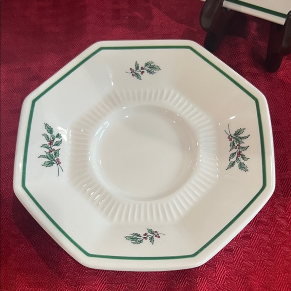 Christmastime 4 Place Setting by NIKKO Japan - Picture 6 of 15
